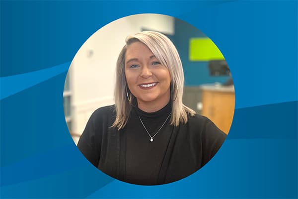 Profile of Amber Keen Batson against a pattern background.